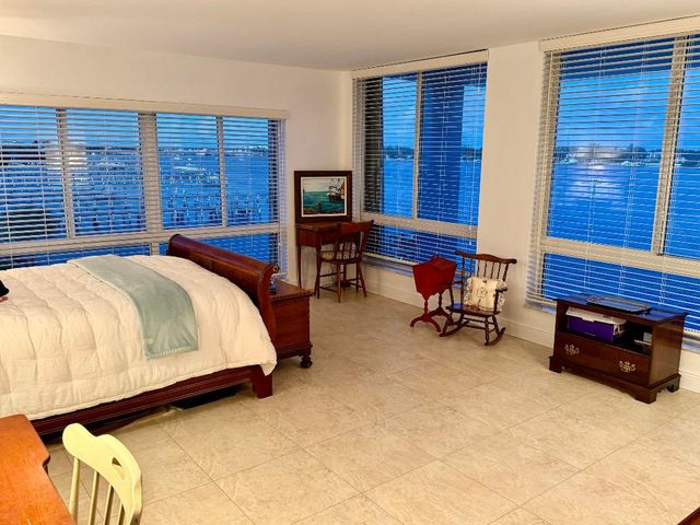 1206 S Lake Drive 301, Lantana, FL 33462