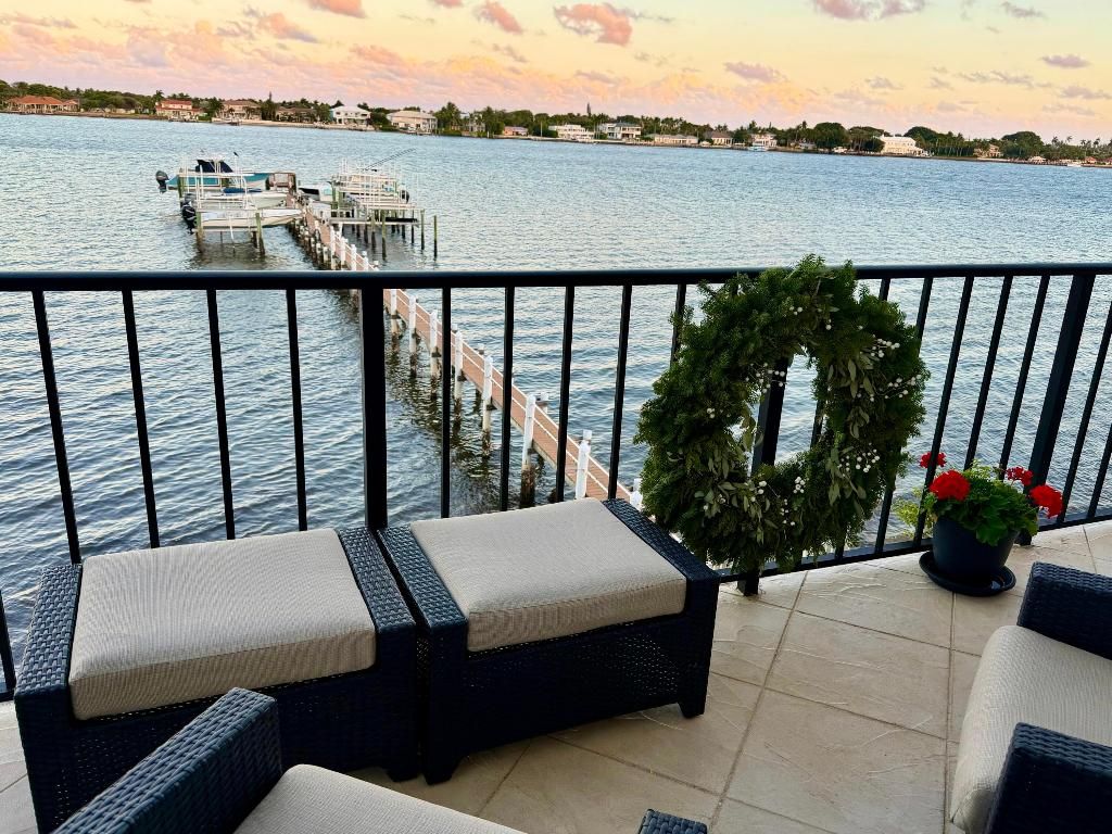 1206 S Lake Drive 301, Lantana, FL 33462