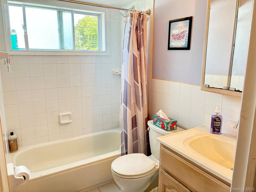 8 Durst Drive, Selden, NY 11784 — photo 5