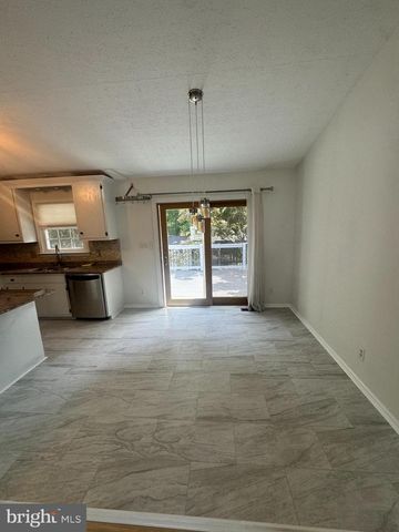 74 CLARION DR, Fredericksburg, VA 22405
