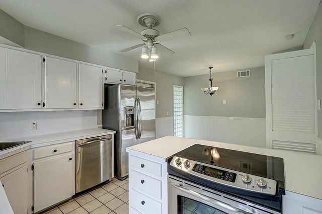 913 Delaine Dr, Corpus Christi, TX 78411