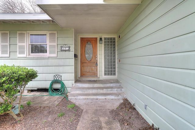 913 Delaine Dr, Corpus Christi, TX 78411