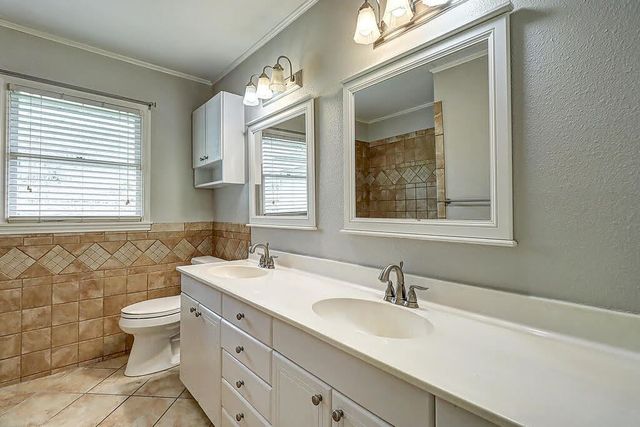 913 Delaine Dr, Corpus Christi, TX 78411