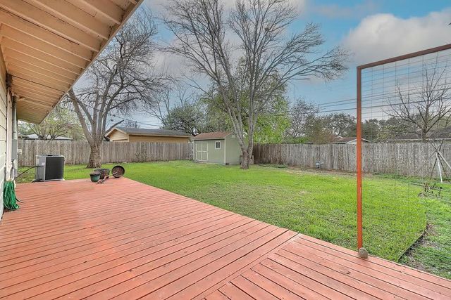 913 Delaine Dr, Corpus Christi, TX 78411