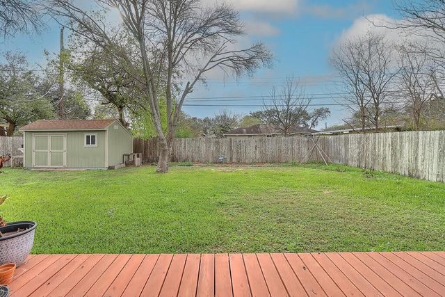 913 Delaine Dr, Corpus Christi, TX 78411