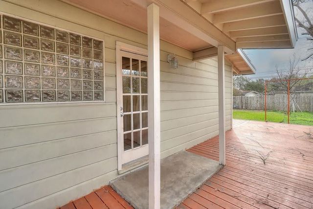 913 Delaine Dr, Corpus Christi, TX 78411