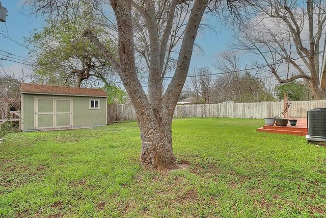 913 Delaine Dr, Corpus Christi, TX 78411