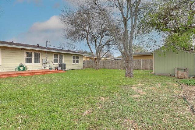 913 Delaine Dr, Corpus Christi, TX 78411