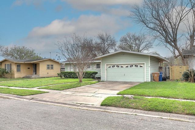 913 Delaine Dr, Corpus Christi, TX 78411