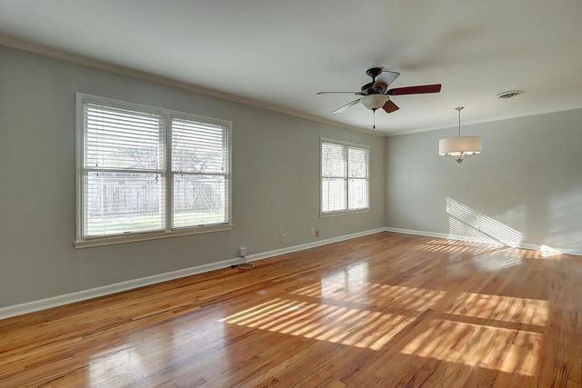 913 Delaine Dr, Corpus Christi, TX 78411