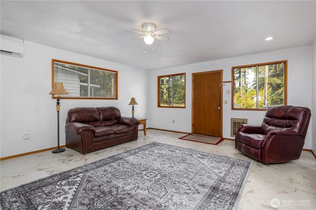 2201 E Island Lake Drive, Shelton, WA 98584