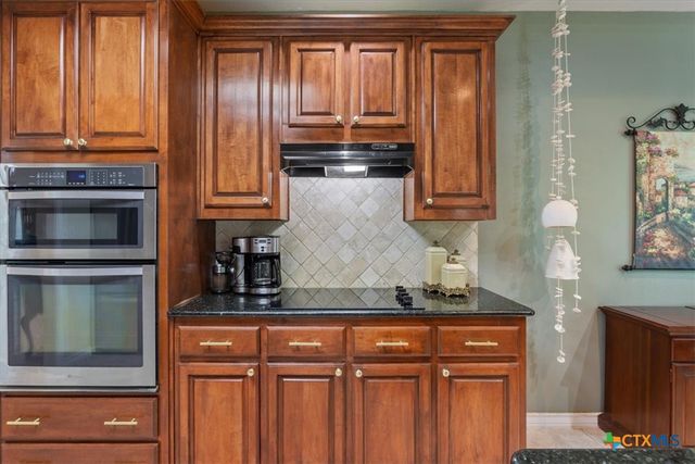 200 Carriage House Road, Salado, TX 76571