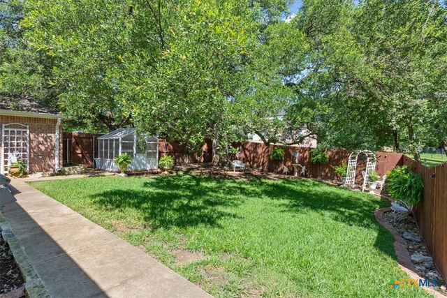 200 Carriage House Road, Salado, TX 76571