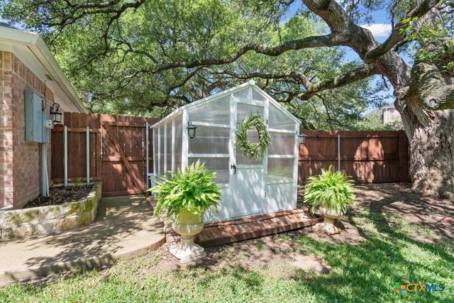 200 Carriage House Road, Salado, TX 76571
