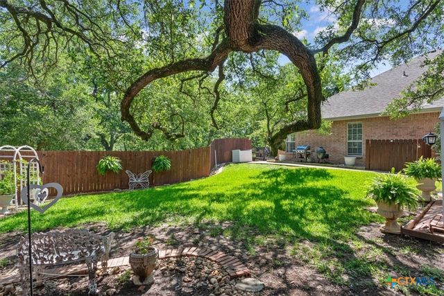 200 Carriage House Road, Salado, TX 76571