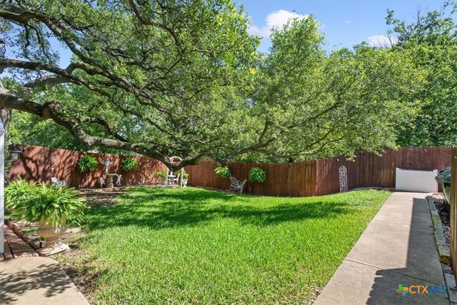200 Carriage House Road, Salado, TX 76571