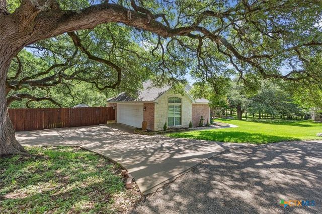 200 Carriage House Road, Salado, TX 76571