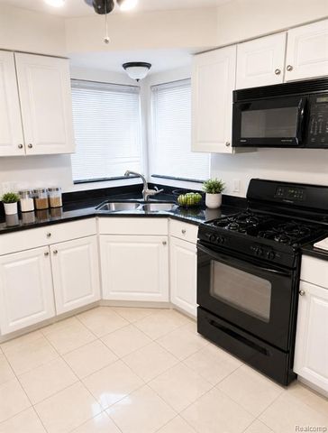 9356 Riverview, Redford, MI 48239