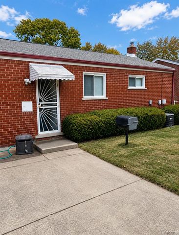 9356 Riverview, Redford, MI 48239