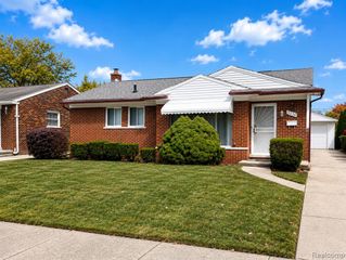9356 Riverview, Redford, MI 48239
