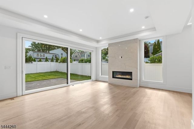 244 Washington Pl, Paramus Boro, NJ 07652