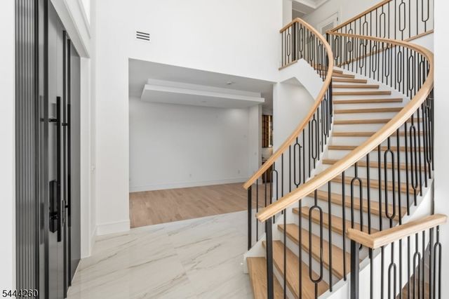 244 Washington Pl, Paramus Boro, NJ 07652