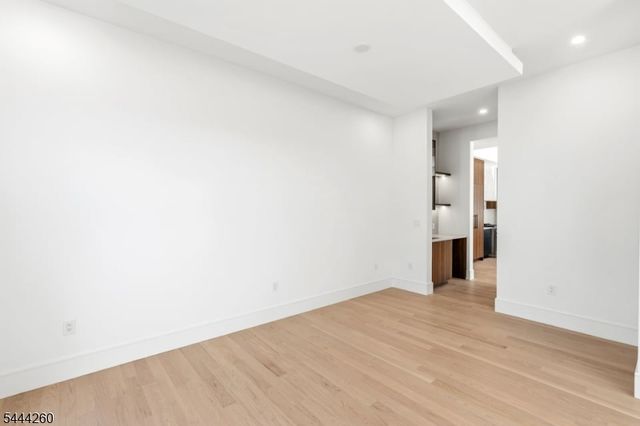 244 Washington Pl, Paramus Boro, NJ 07652