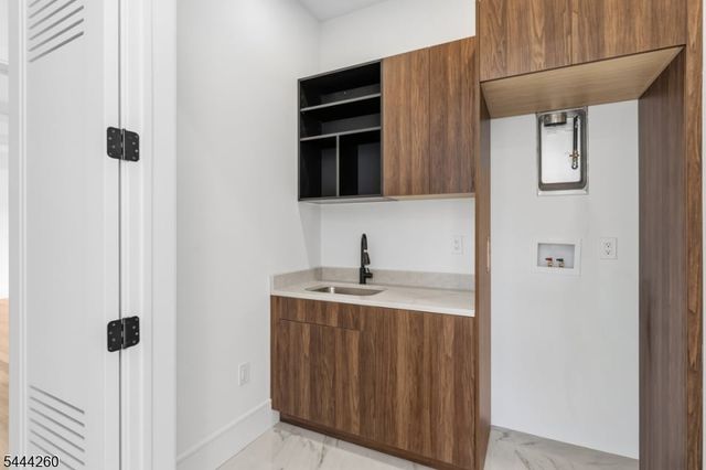 244 Washington Pl, Paramus Boro, NJ 07652