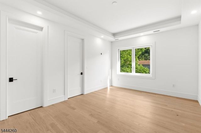 244 Washington Pl, Paramus Boro, NJ 07652