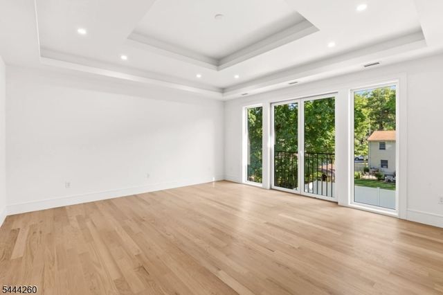 244 Washington Pl, Paramus Boro, NJ 07652