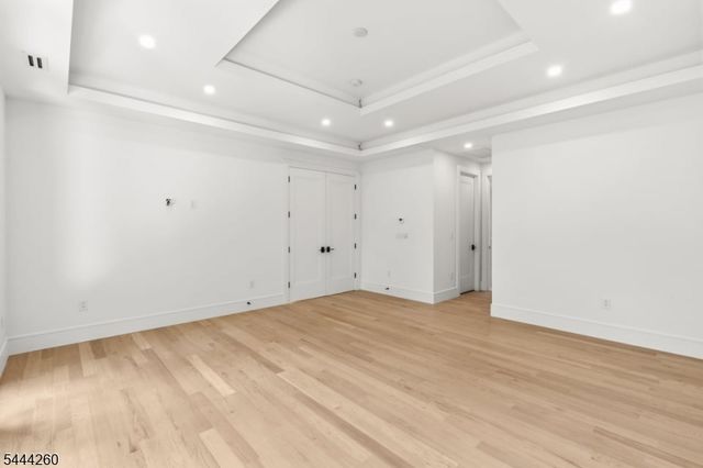 244 Washington Pl, Paramus Boro, NJ 07652