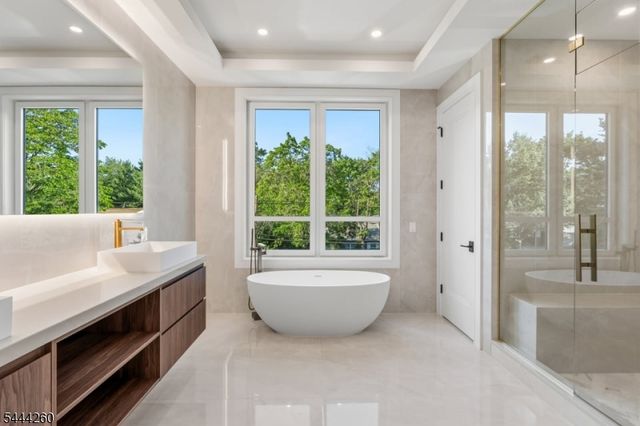 244 Washington Pl, Paramus Boro, NJ 07652