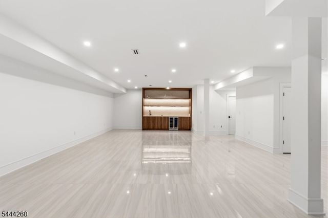 244 Washington Pl, Paramus Boro, NJ 07652
