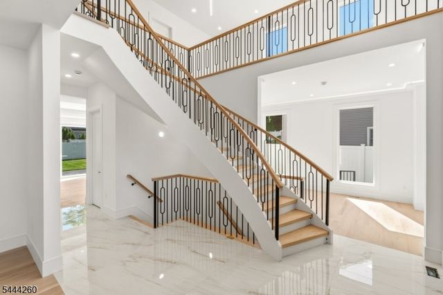 244 Washington Pl, Paramus Boro, NJ 07652