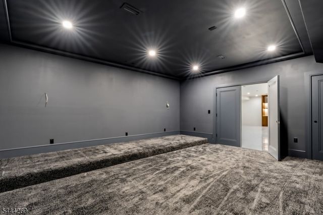 244 Washington Pl, Paramus Boro, NJ 07652