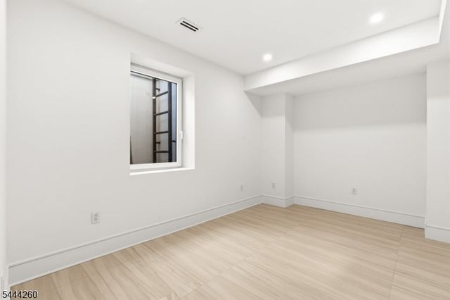 244 Washington Pl, Paramus Boro, NJ 07652
