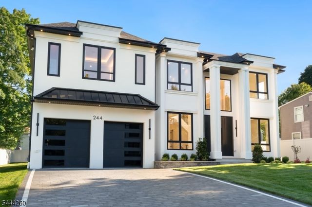 244 Washington Pl, Paramus Boro, NJ 07652