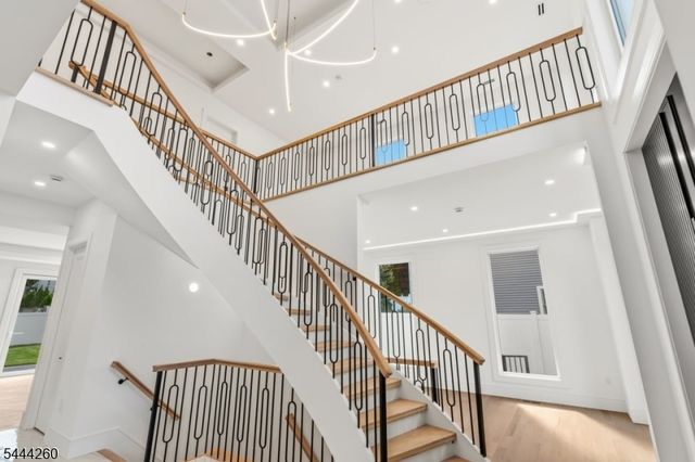 244 Washington Pl, Paramus Boro, NJ 07652