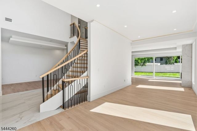 244 Washington Pl, Paramus Boro, NJ 07652
