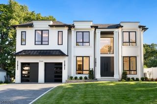 244 Washington Pl, Paramus Boro, NJ 07652