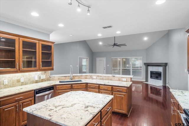 145 Pine Bark Glen, Holly Lake Ranch, TX 75765