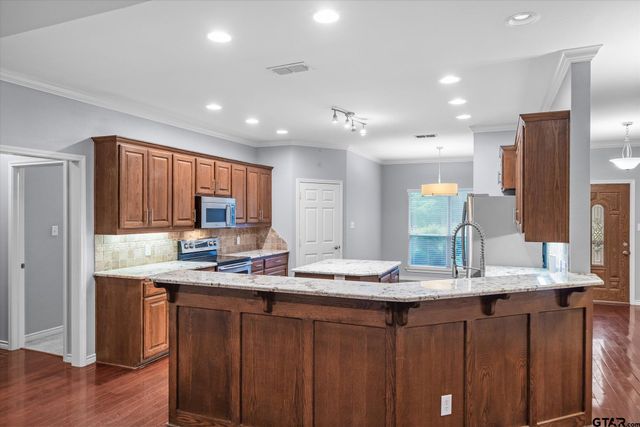 145 Pine Bark Glen, Holly Lake Ranch, TX 75765