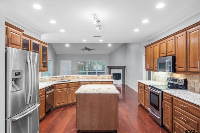 145 Pine Bark Glen, Holly Lake Ranch, TX 75765