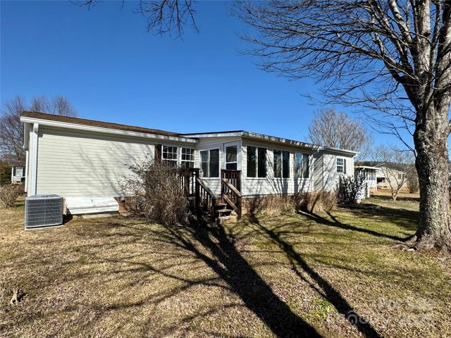 436 Riverwind Drive, Hendersonville, NC 28739