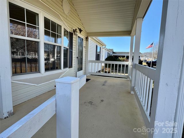 436 Riverwind Drive, Hendersonville, NC 28739