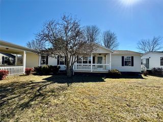 436 Riverwind Drive, Hendersonville, NC 28739