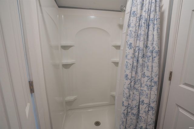 11912 W Breezy Point Drive, Monticello, IN 47960