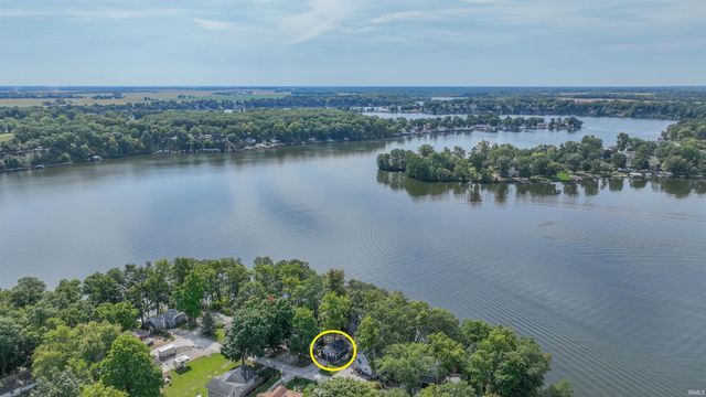 11912 W Breezy Point Drive, Monticello, IN 47960