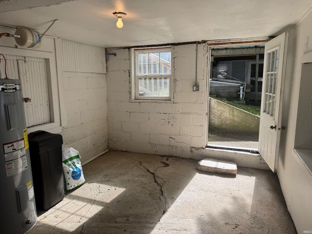 11912 W Breezy Point Drive, Monticello, IN 47960