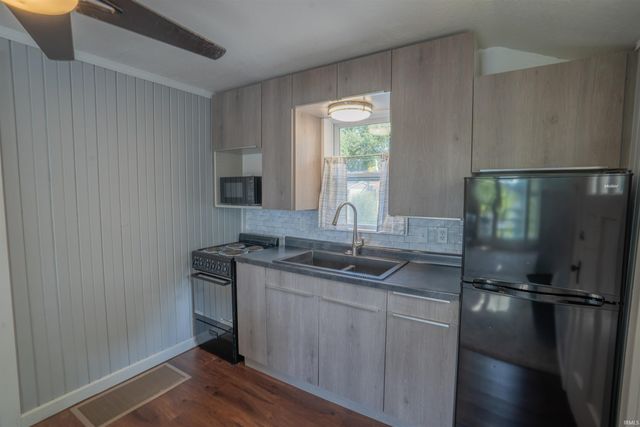 11912 W Breezy Point Drive, Monticello, IN 47960